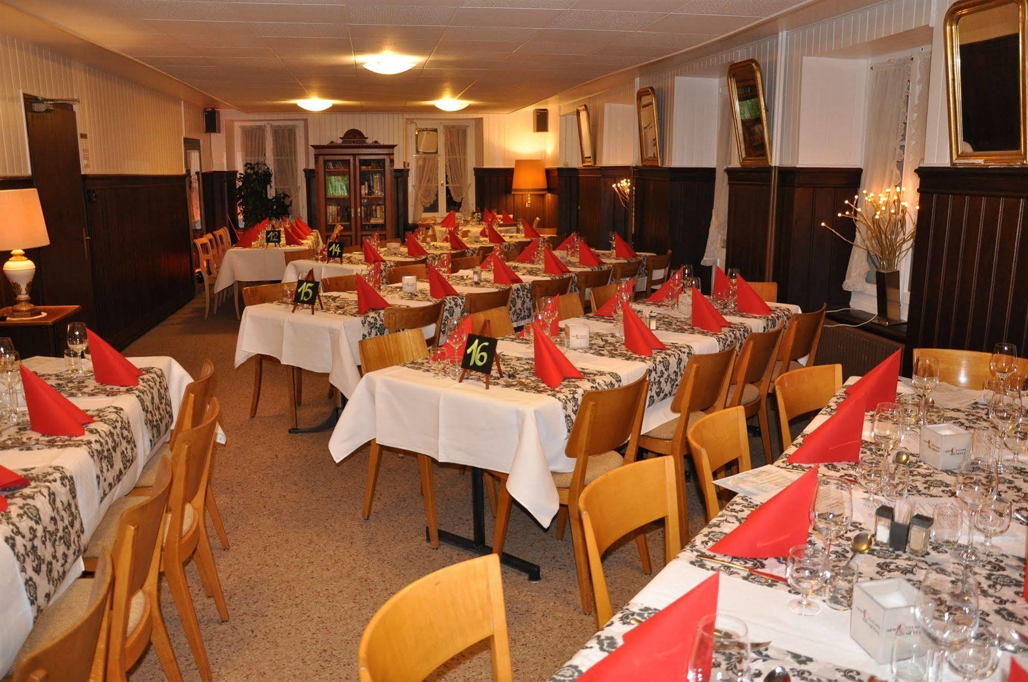 Hotel Garni Rosslipost Unteriberg エクステリア 写真